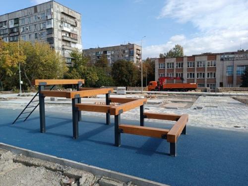 В центре Макеевки приступили к завершающему этапу по возведению спортивного стадиона на территории лицея Престиж. 02