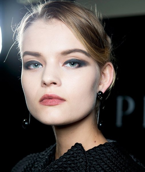 8 июля в рамках недели высокой моды прошел показ Armani Priv осень - зима 2014/15. 01