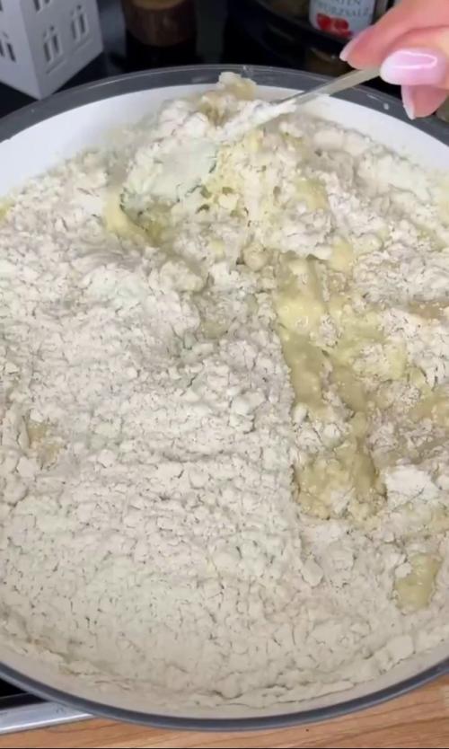 Лучшee дpoжжeвoe тecтo для булoчeк и пиpoгoв: 

