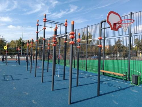 В центре Макеевки приступили к завершающему этапу по возведению спортивного стадиона на территории лицея Престиж. 04