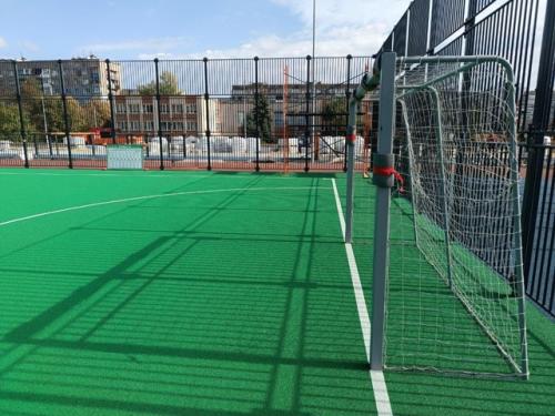 В центре Макеевки приступили к завершающему этапу по возведению спортивного стадиона на территории лицея Престиж. 01