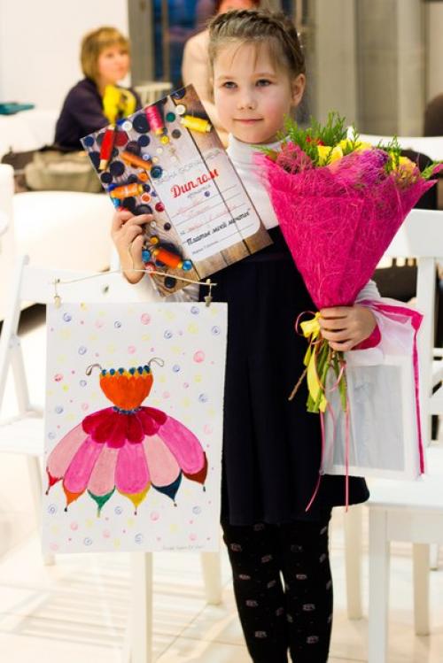 Дом мод маши Горячевой был инициатором конкурса рисунка Платье Моей Мечты в школе - интернате номер 4 для глухих детей. 02