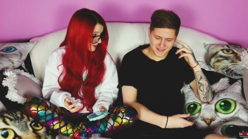 Все, мы дошли, спасибо, что проводил - Настя обняла парня, и грустным взглядом осмотрела дом в котором жила. 01