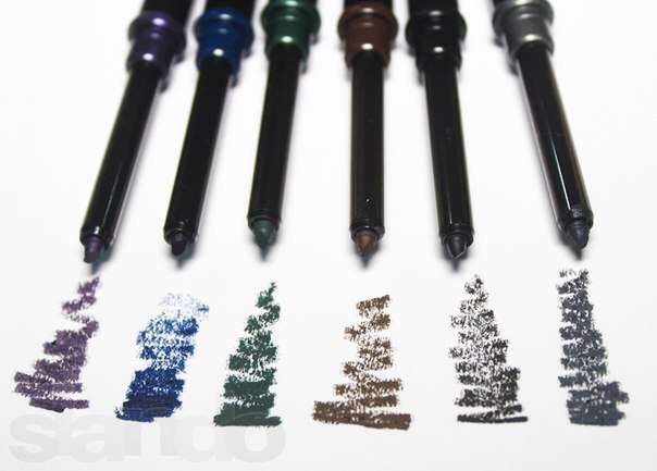 Карандаш для глаз наносится легко и мягко и долго держится. 01