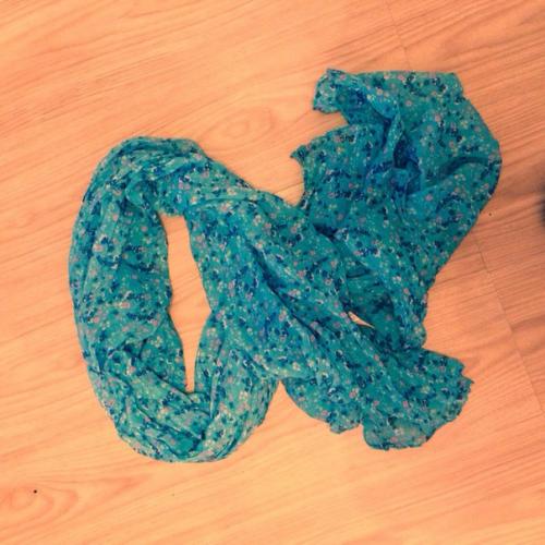 Даю: 1. флешка на 8 гб, в наличии 5 шт. 03