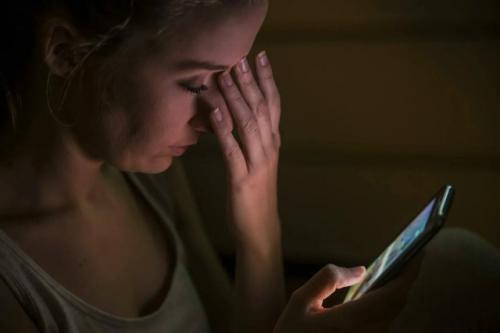 Депутаты хотят штрафовать за отправку интимных фото женщинам без их согласия. 

