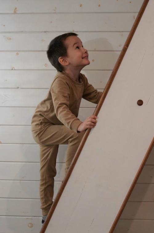 В A - Frame Happy нашим озорникам всегда найдется чем занять.
