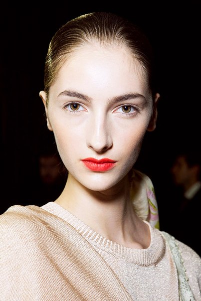 7 идей для вечернего макияжа из миланской недели моды военная весна 2015 (Milan Fashion Week Spring 2015). 02