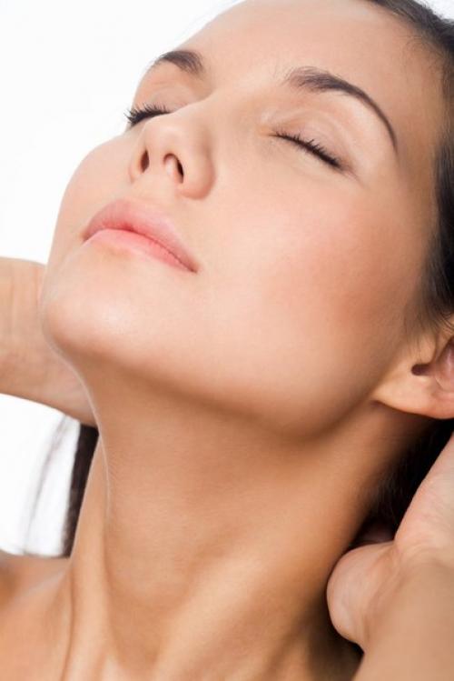 10 секретов камуфляжа для увядающей шеи. 01 10 секретов камуфляжа для увядающей шеи. 01