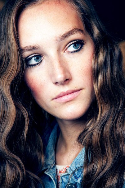 7 идей для вечернего макияжа из миланской недели моды военная весна 2015 (Milan Fashion Week Spring 2015). 05