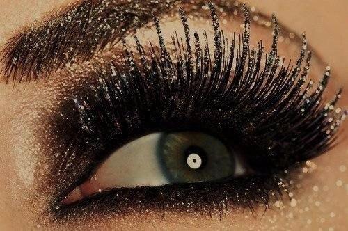 В моде макияжа 2016 года - украшение глаз. 01