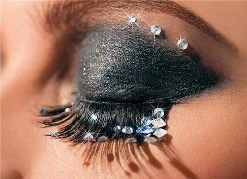 В моде макияжа 2016 года - украшение глаз. 02