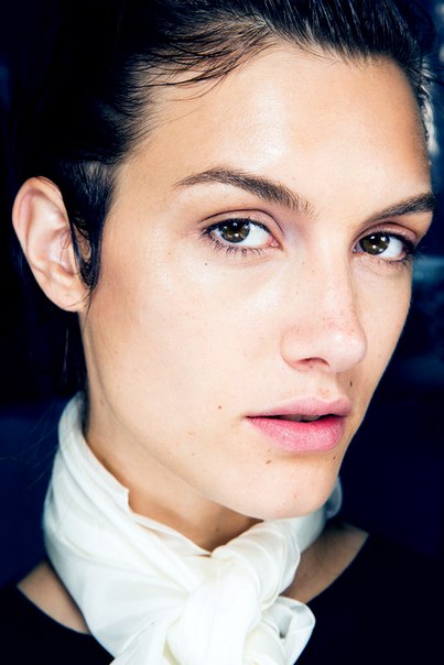 7 идей для вечернего макияжа из миланской недели моды военная весна 2015 (Milan Fashion Week Spring 2015). 06