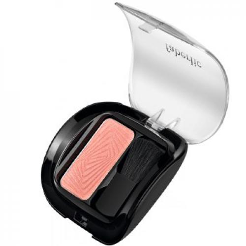 Чтобы быстро накраситься и при этом выглядеть эффектно, не обязательно иметь тонну дорогой косметики. 02 Чтобы быстро накраситься и при этом выглядеть эффектно, не обязательно иметь тонну дорогой косметики. 02