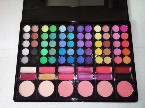 Описание товара Комбинированная Палитра Теней и Румян 78 Цветов: палитра очень удобна тем, что объединяет и тени и румяна в одном кейсе. 02