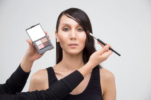 Мастер-класс Поцелуй Солнца: Техника Бронзирующего Макияжа. 04 Мастер-класс Поцелуй Солнца: Техника Бронзирующего Макияжа. 04