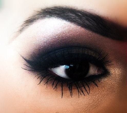 Секреты стойкого макияжа – советы по нанесению косметики.