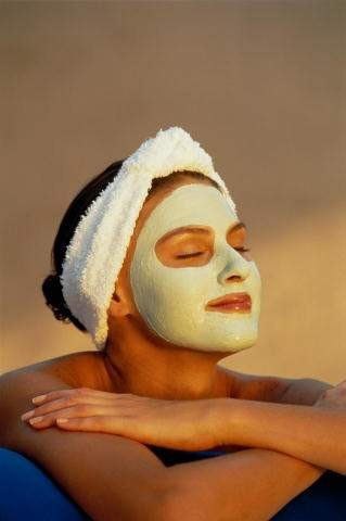 Косметические маски необходимы для качественного ухода за кожей, так же как ежедневный крем и средства для очистки кожи и снятия макияжа.