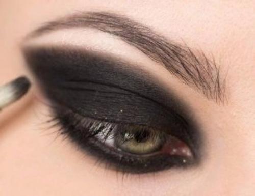 Пошаговый урок вечернего макияжа Smoky Eyes: 05