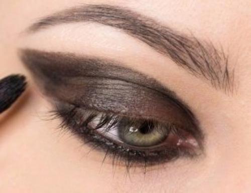 Пошаговый урок вечернего макияжа Smoky Eyes: 03