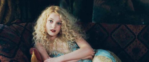 В наше время ведётся много разговоров о маленьких девочках, которые уже не вырастут нормальными. В наше время ведётся много разговоров о маленьких девочках, которые уже не вырастут нормальными.