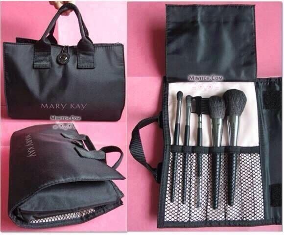 Набор косметических кистей для макияжа в складном футляре. 01 Набор косметических кистей для макияжа в складном футляре. 01