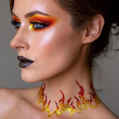 В карусели блестящие во всех смыслах работы @Madeupbykaty. 01