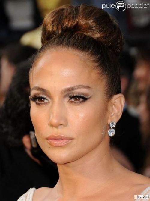 Сегодняшняя героиня нашего поста - знойная латиноамериканка Дженнифер Лопес зажигательная, роскошная, страстная - это всё о ней. 02