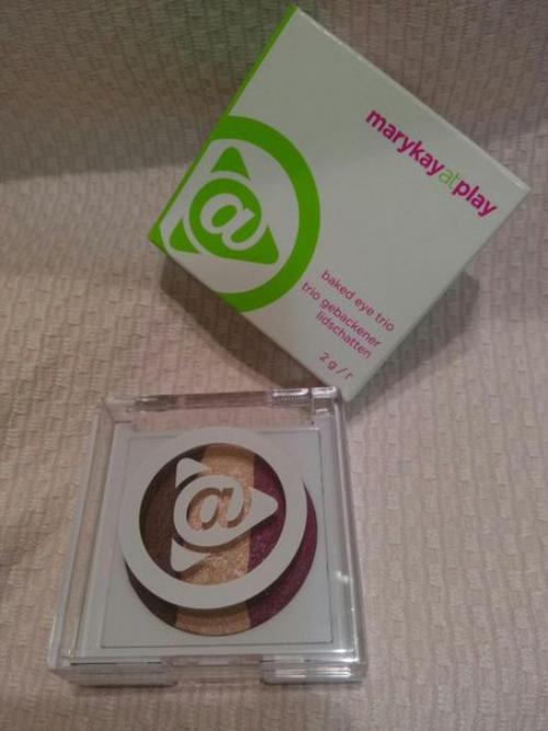 Продам!  Палитру теней для век Mary KAY. 01