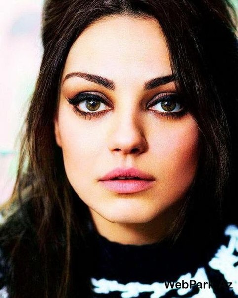 Тоненькие линии бровей уже совсем вышли из модных тенденций макияжа, а вот широкие соболиные брови прочно засели на вершине модного Олимпа в 2014. 04