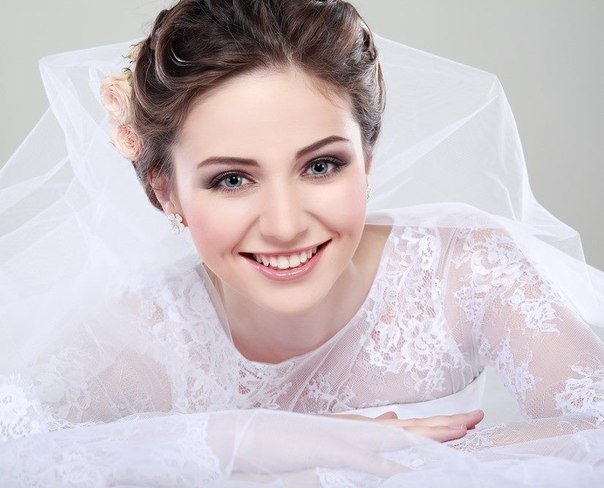 Сочные и соблазнительные губы невесты. 02