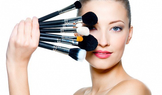 Идеальные стрелки:   Для создания ровной линии ваша новая рука не должна находиться на весу, то есть локоть должен опираться на твердую поверхность. 01 Идеальные стрелки:   Для создания ровной линии ваша новая рука не должна находиться на весу, то есть локоть должен опираться на твердую поверхность. 01