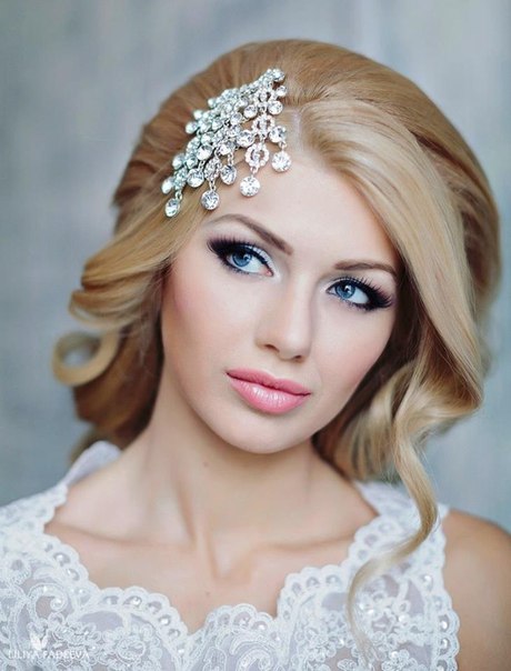 Сочные и соблазнительные губы невесты. 01