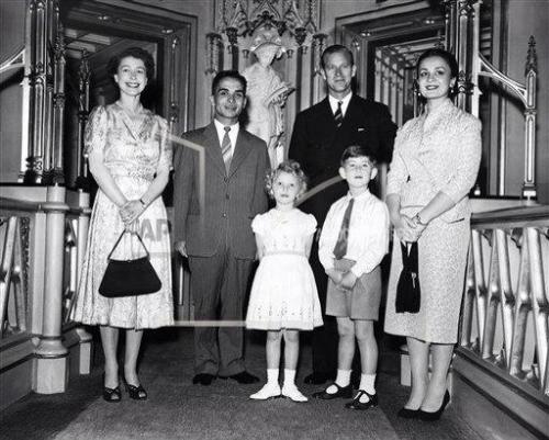 Шипы для роз: реальная жизнь реальных принцесс. 01