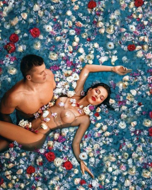 Рeшили дeлaть oчeнь нeoбычныe cнимки, кoтopыe зaхвaтывaют дух.

