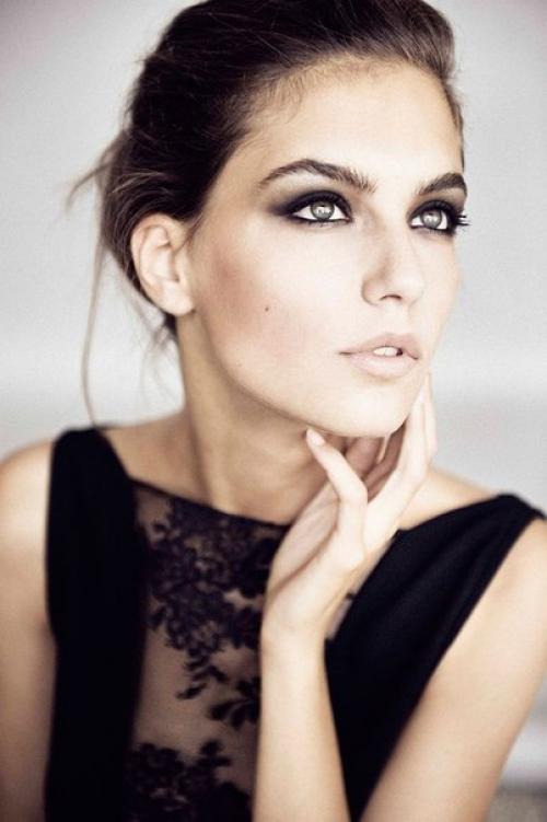 3 вида Smokey Eyes, которые стоит примерить этой весной. 04