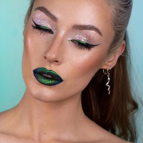 В карусели блестящие во всех смыслах работы @Madeupbykaty. 03