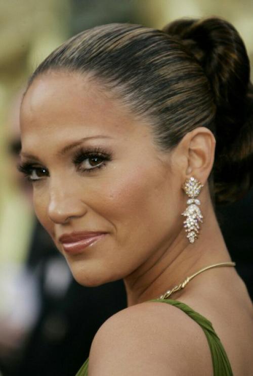 Сегодняшняя героиня нашего поста - знойная латиноамериканка Дженнифер Лопес зажигательная, роскошная, страстная - это всё о ней. 03