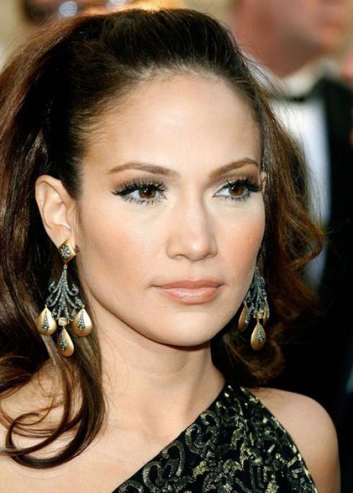 Сегодняшняя героиня нашего поста - знойная латиноамериканка Дженнифер Лопес зажигательная, роскошная, страстная - это всё о ней. 01