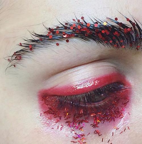 Акцент на брови - главный тренд макияжа из инстаграма. 01