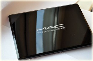 Палитры теней 88 в нейтральной гамме MAC - это сочетание матовых и шиммерных теней самых деликатных оттенков. 01 Палитры теней 88 в нейтральной гамме MAC - это сочетание матовых и шиммерных теней самых деликатных оттенков. 01