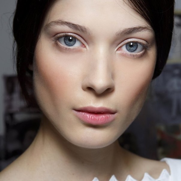 Ничто так не украшает лицо, как идеальный тон кожи и натуральные оттенки. 03