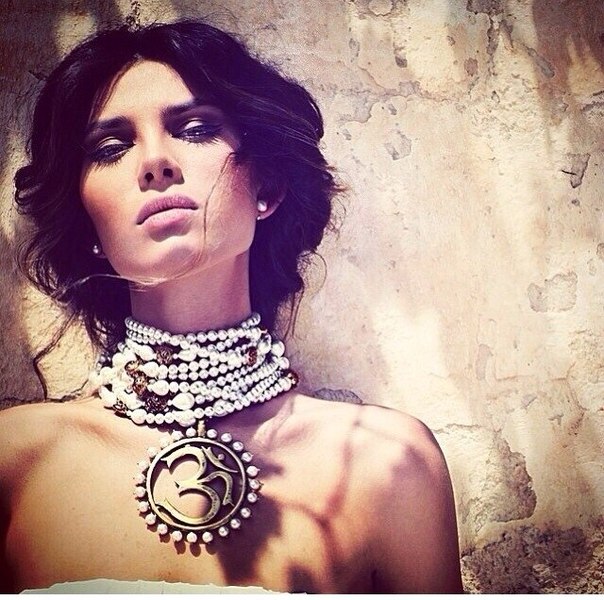 Зачем женщине макияж.