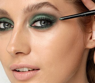 Макияж глаз в изумрудной гамме. 01