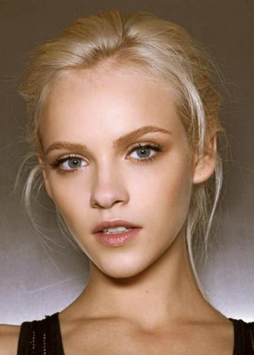 Светлый золотистый или платиновый цвет волос всегда ассоциируется с легкостью, нежностью, женственностью и хрупкостью. 04