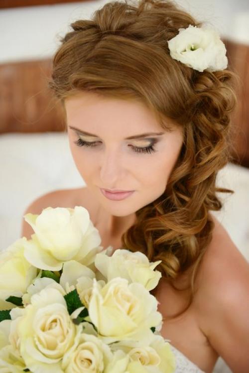 Потребность в профессиональных мастерах свадебного направления в Новосибирске с каждым годом растет. 01