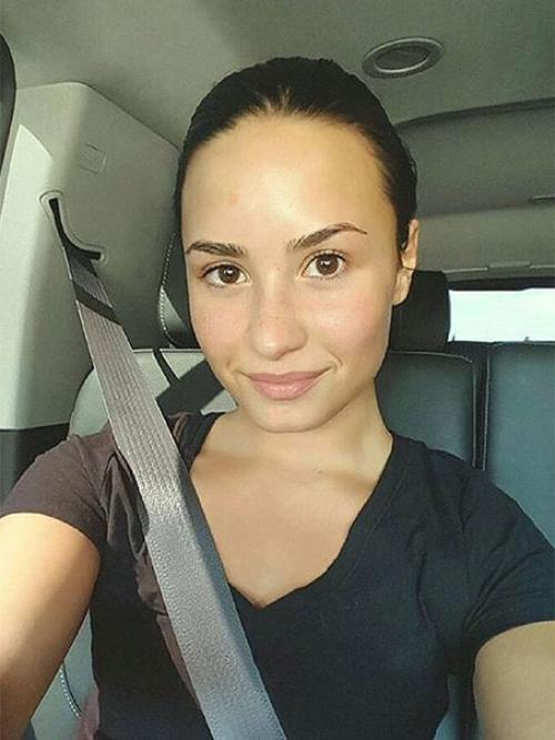 Звезды без макияжа: потрясающе выглядят! 04