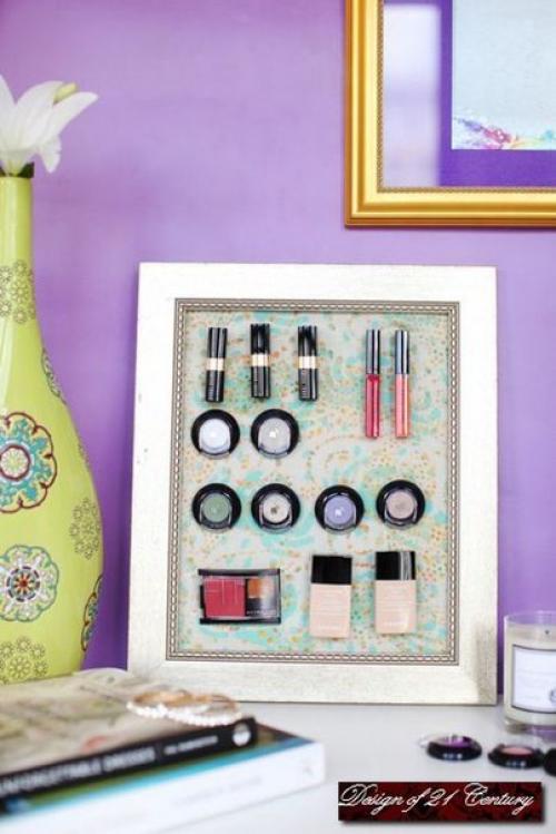 Сегодня девушки пользуются таким количеством косметических средств, что далеко не все тюбики и баночки помещаются в обычную косметичку. 01 Сегодня девушки пользуются таким количеством косметических средств, что далеко не все тюбики и баночки помещаются в обычную косметичку. 01