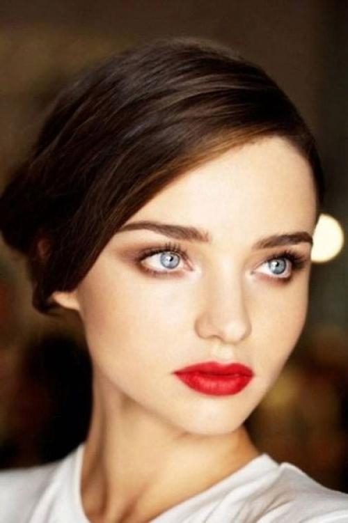 Мы продолжаем говорить о главных тенденциях в свадебном макияже, а в прошлый раз мы рассказывали о макияже в стиле Nude. 01