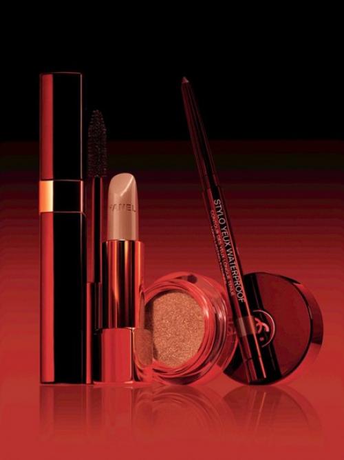 Новая коллекция макияжа Chanel, посвященная красному цвету. 04